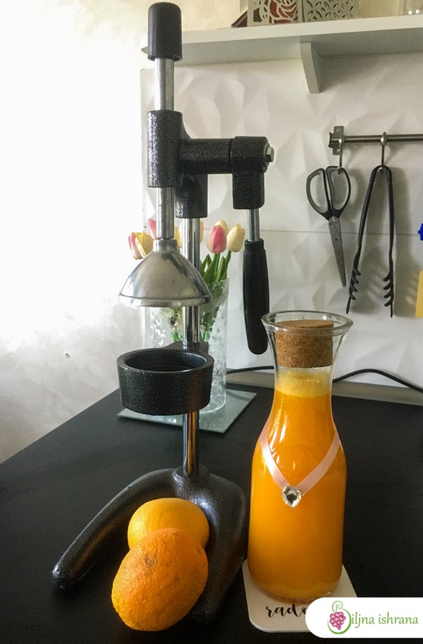 Presa za nar je takođe odlična za ceđenje citrusnog voća poput narandži i grejpa. Sa ovom presom vi dobijate sveže ceđen sok brzo i lako!