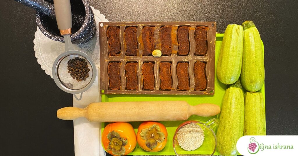 Sastojci za sirovu vegansku pastu karbonara.