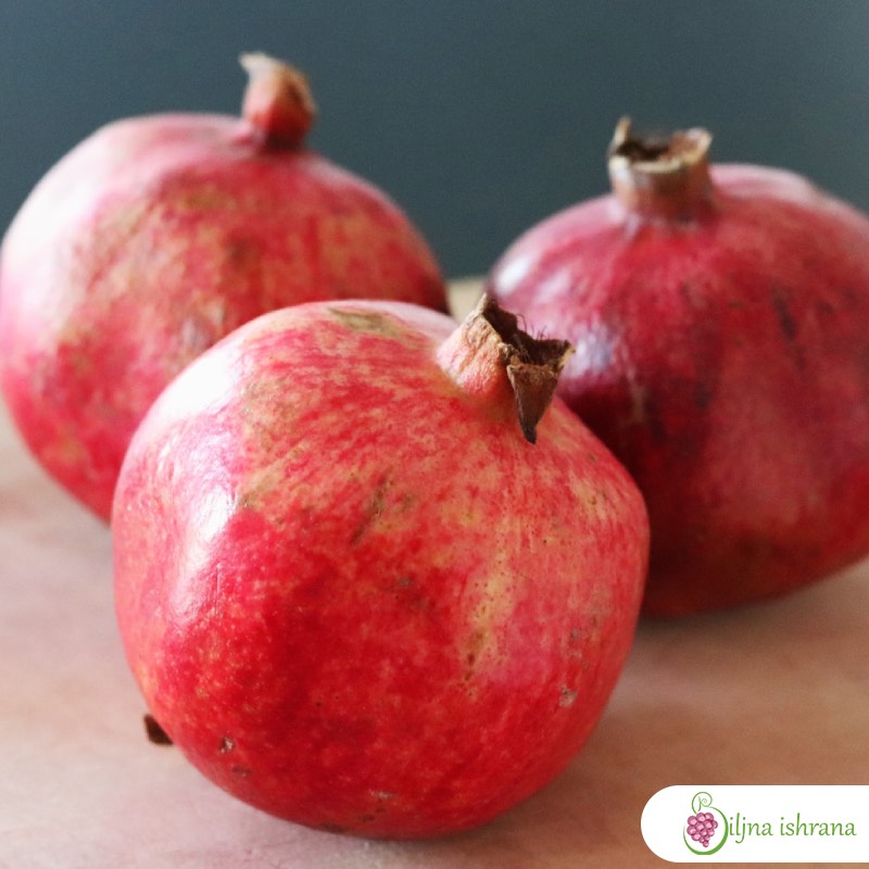 Nar - voće je koje bogato nutrientima. Izuzetno ukusno kao sok koji se lagano pravo sa presom za nar.