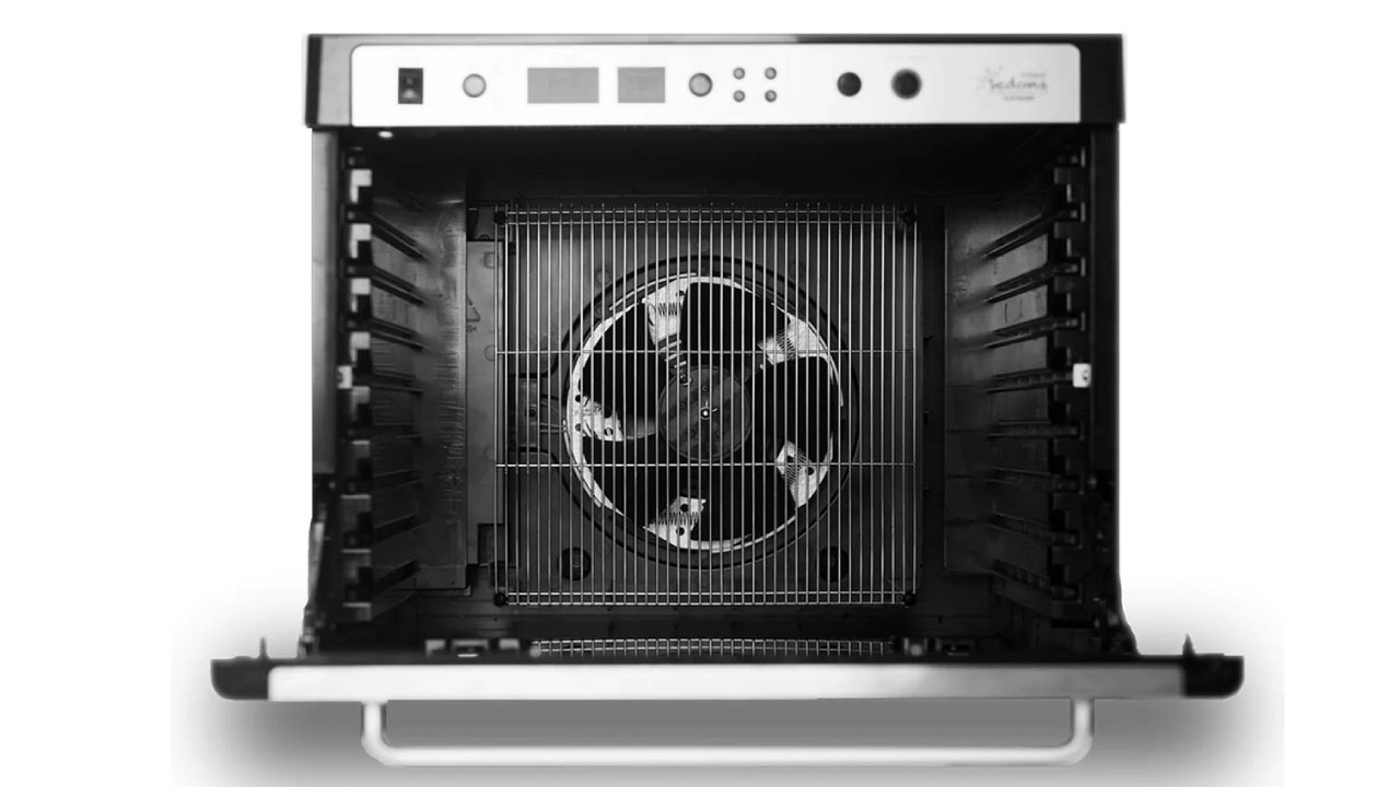 U dehidratoru 'Sedona Supreme' dobijate policu za čišćenje dehidratora. Naručite vaš dehidrator lagano i bezbedno na sajtu 'Biljna ishrana'.