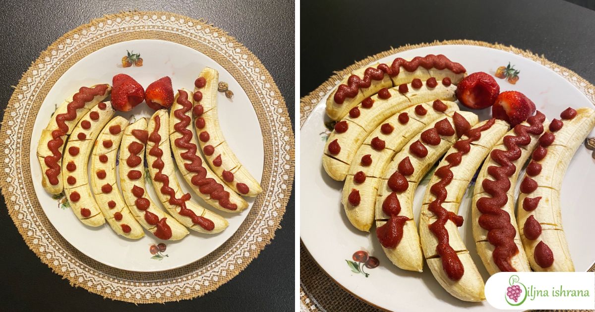 Dve slike, obe pokazuju isto jelo, ali iz različitih uglova. Poludehidrirane banane ukrašene sosom od jagoda.