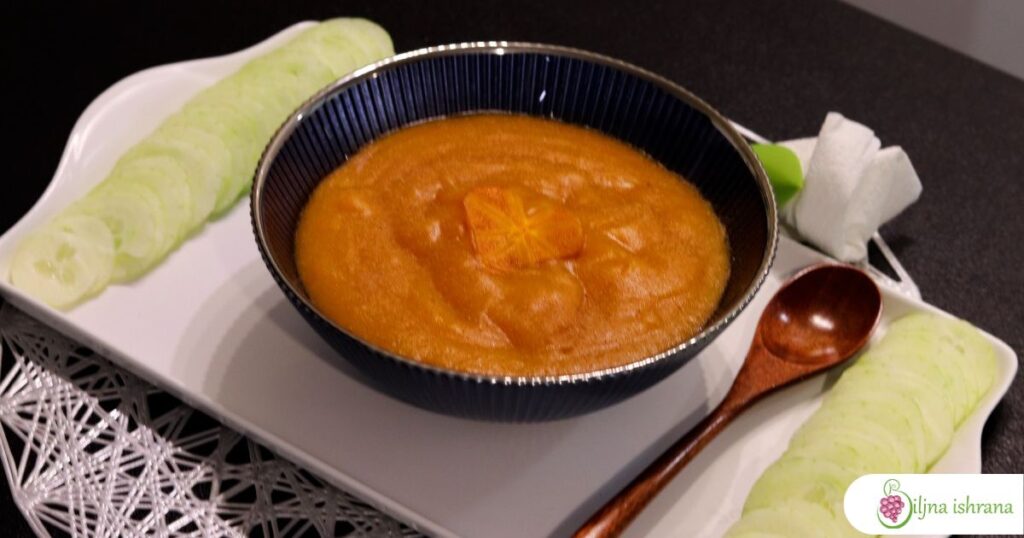 Primer ručka na sirovoj ishrani: puding od japanskih jabuka i krastavac.