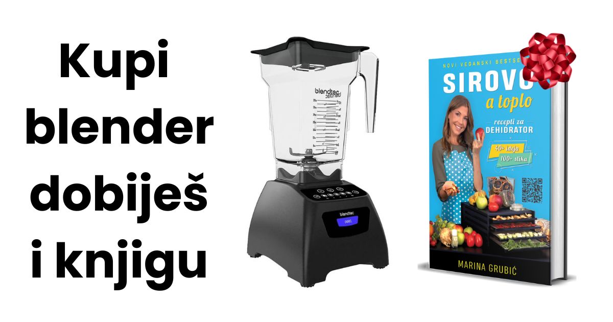 Blender Blendtec Classic 575 crne boje i knjiga 'Sirovo, a toplo' sa crvenom mašnicom. Sa desne strane slike piše 'Kupi blender, dobiješ i knjigu'.